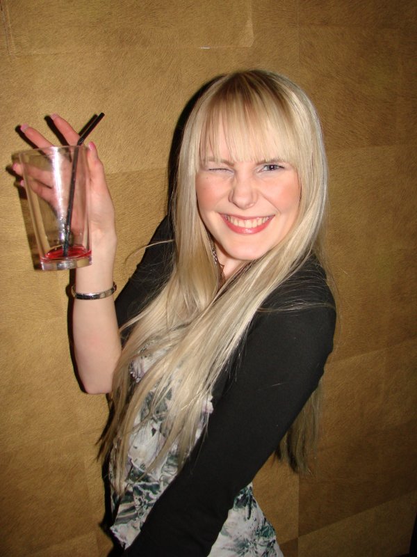 Baarikärpänen 30.3. Kenkämyyjä Miia, 19. Suutarin lapsella ei ole kenkiä, mutta entäs kenkämyyjän?