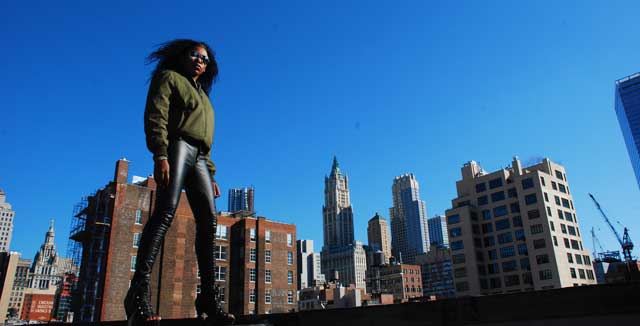 Terry Lynn kuumalla katolla.