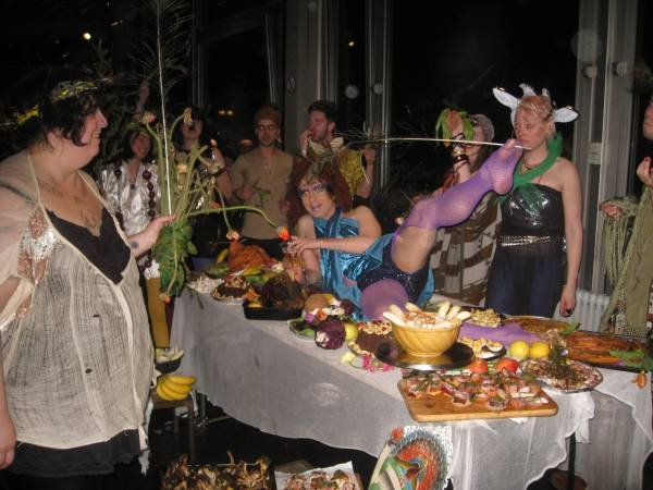 Camp/Anti-Camp festivaalin ruokapöytä.