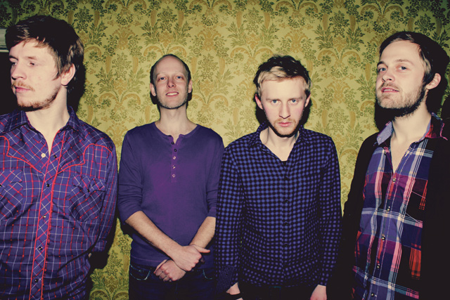 Ewert and The Two Dragonsin solistin Ewert Sundjan mukaan nelihenkisen bändin nimi on herättänyt paljon kysymyksiä.