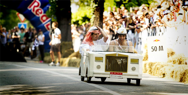 Huumoria kaivataan, jottei mahdolliset kolarit tunnu niin pahalta.