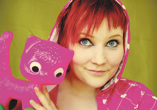 Tea Tauriainen (kavereiden kesken Teukka) pitää Mad Teaparty -sarjisblogia, jonka tuoteselosteessa mainitaan ”totuutta hipoen” ja ”täyttä paskaa”.