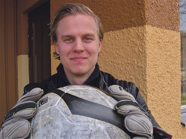 Jani ”Batman” Bäckman on pelannut tällä kaudella FC Lahden keskuspuolustajana, mutta hätätilanteessa miehen voi panna vaikka maaliin.