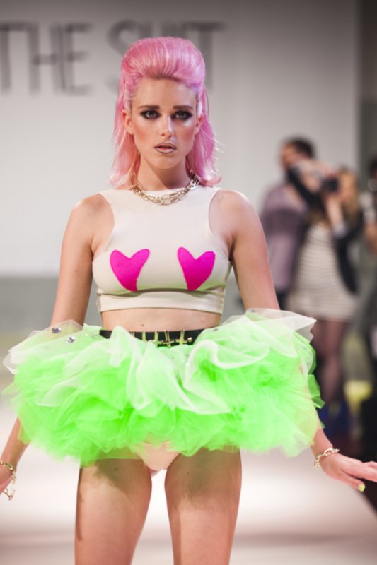 The Shit -muotinäytös