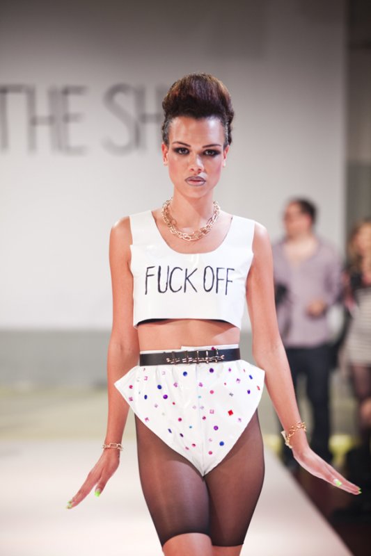 The Shit -muotinäytös