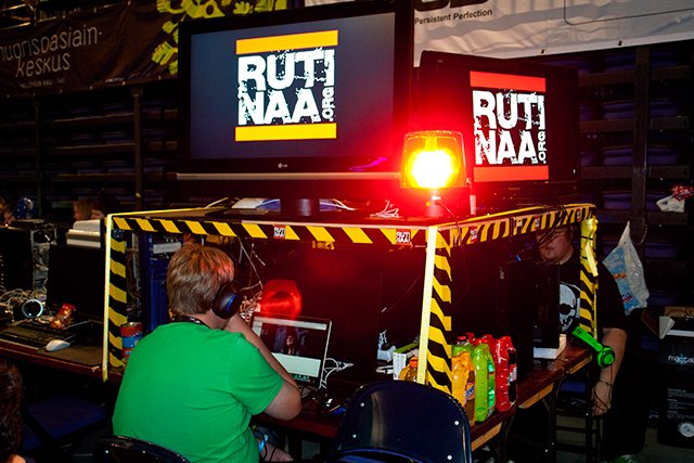 Jokainen porukka haluaa herättää huomiota tavalla jos toisella.