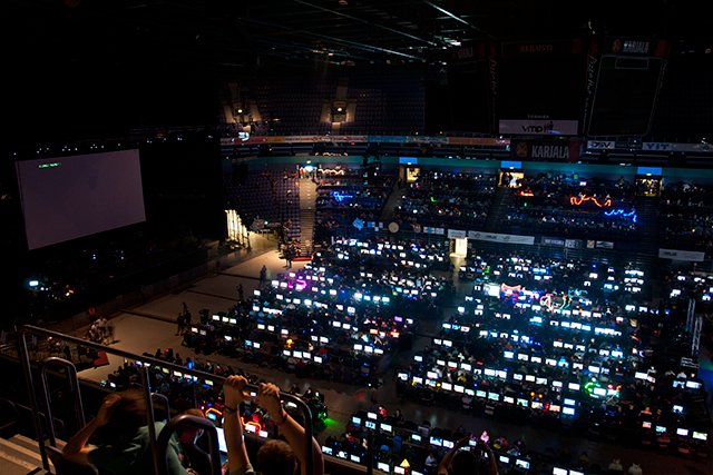 Valomeri valtaa Areenan. It's party time!