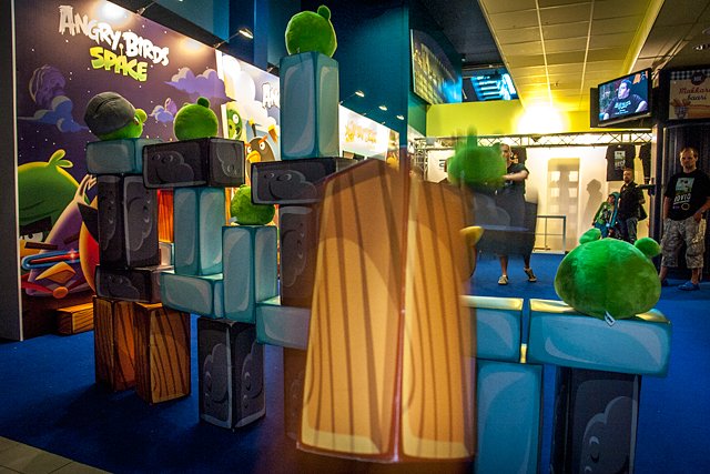 Näin käy kun menee Vihaisten Lintujen tulilinjalle.