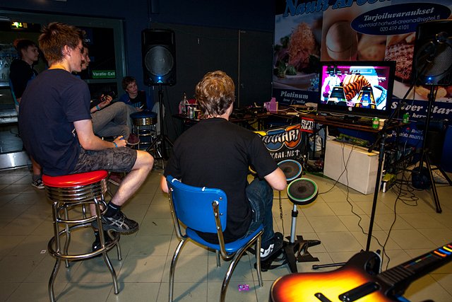 Jotkut tykkäävät bändipeleistä ja toiset saavat niistä päänsäryn.