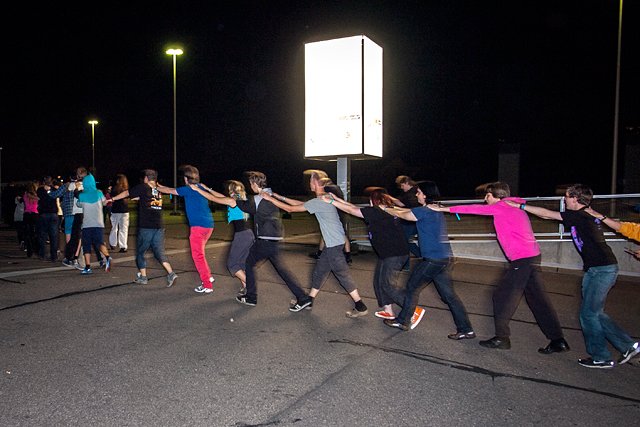 Elefanttimarssin suuntana Pasilan asema.