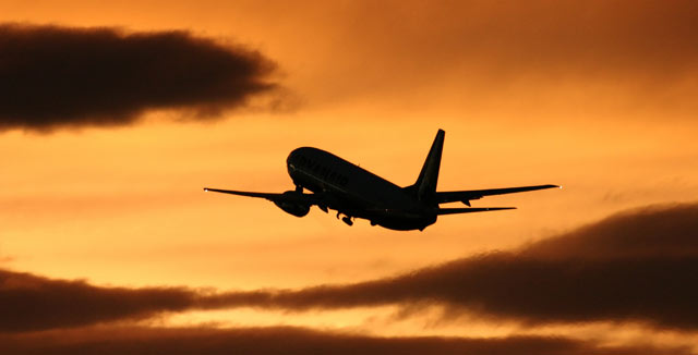 Ryanair haluaa tehdä rahaa lennoillaan.