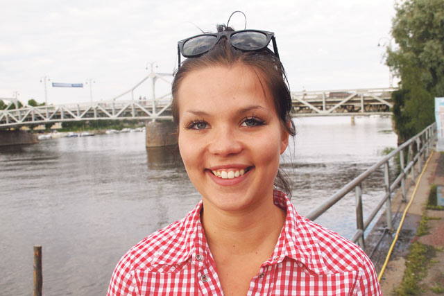 Linda Teränen löysi rockabillyn vanhempiensa levykokoelman kautta.