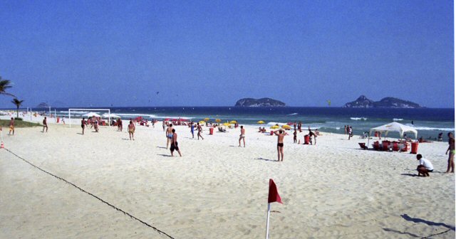 Rantajalkapalloa jossain hieman Hietsua kauempana.