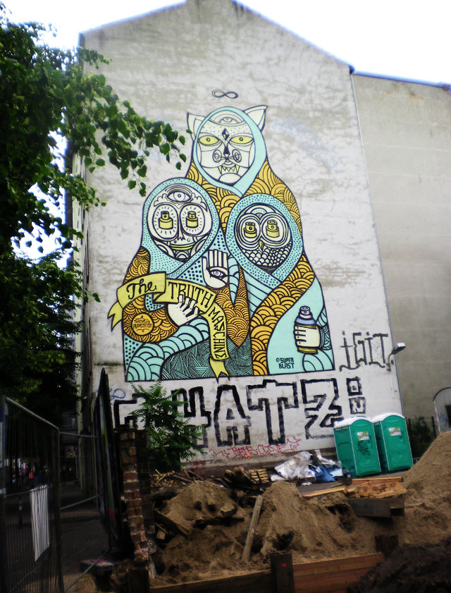 Berliinissä on paljon rakennustyömaiden hylättyjä seiniä, jotka houkuttelevat taiteilijoita.