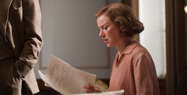 Naomi Wattsin edellisiin isoihin rooleihin kuuluu FBI:n sihteeri Helen Gandyn osa J. Edgarissa.