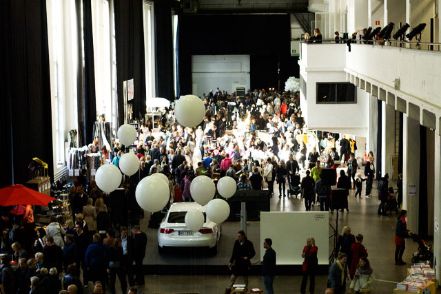 Design Market veti Kaapelitehtaan täyteen porukkaa katsomaan 150 myyjän tarjontaa.