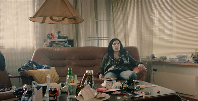 Elli (Armi Toivanen) haluaa pois K-junan vaikutuspiiristä.