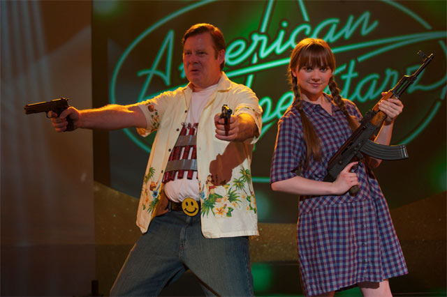 Joel Murray ja Tara Lynne Barr lähtevät tapporetkelle Bobcat Goldthwaitin satiirissa God Bless America.
