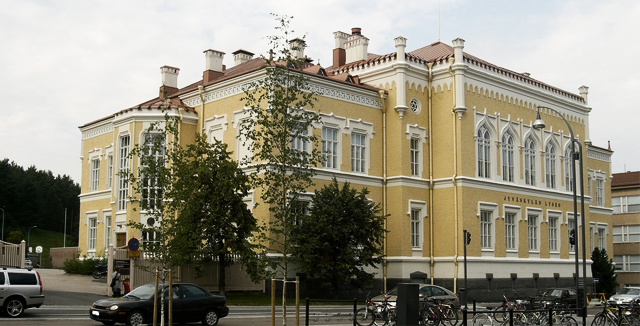 Jyväskylän Lyseon lakkauttamisesta on tullut poliittisen pelin kohde.