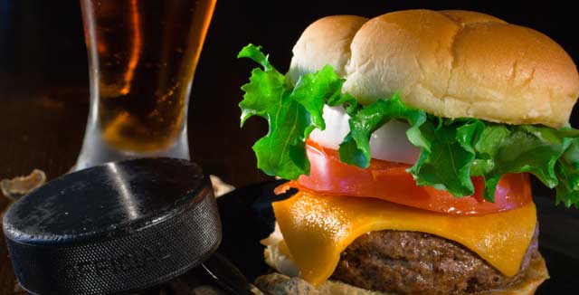 Lätkä ja olut kulkevat Kanadassa käsi kädessä.