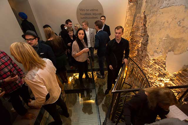 Jengi viihtyi avajaisissa.