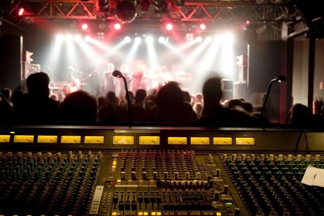 Ilmaisia keikkoja, nam!