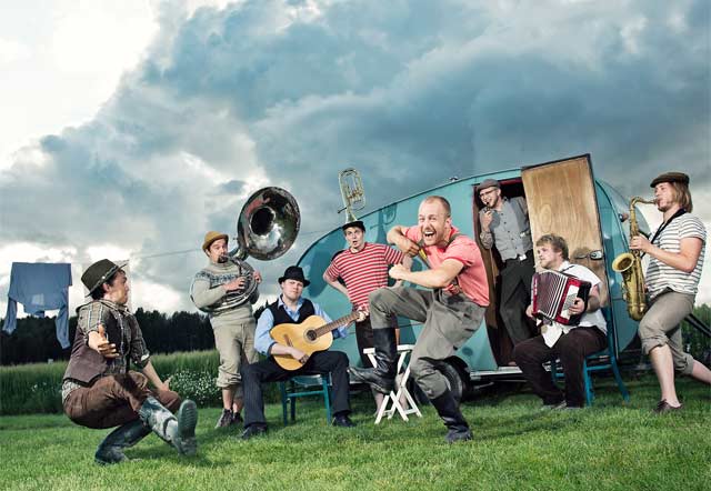 Posteljoona & Ystävät.