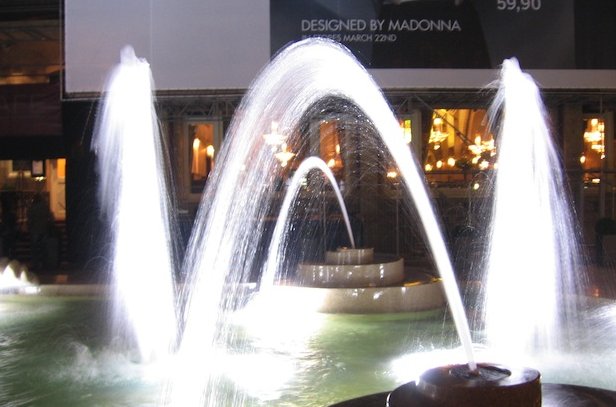 Fountain by JelleS http://www.flickr.com/photos/jelles/439711652/