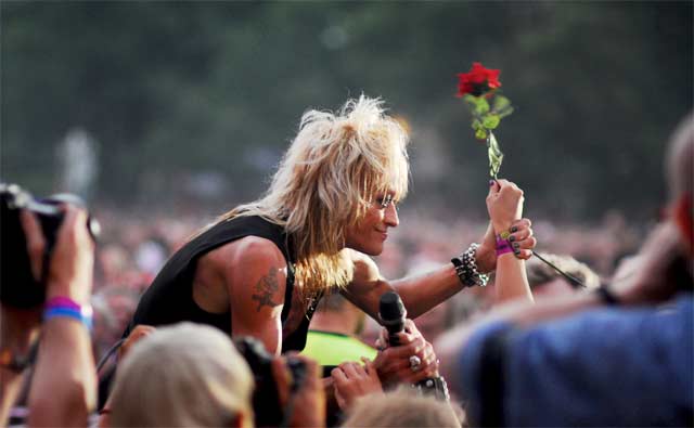 Michael Monroe toi valoa festarikansan sydämiin viime vuoden Ruisrockissa ja näyttäytyy festareilla jälleen ensi kesänä.