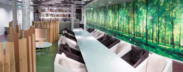 Metsä-lounge sijaitsee Huoneen keskellä.