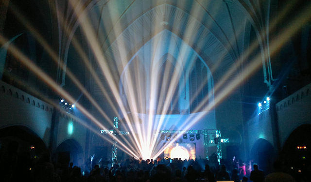 Trancen huumaa Turun Mikaelinkirkossa vuonna 2012.