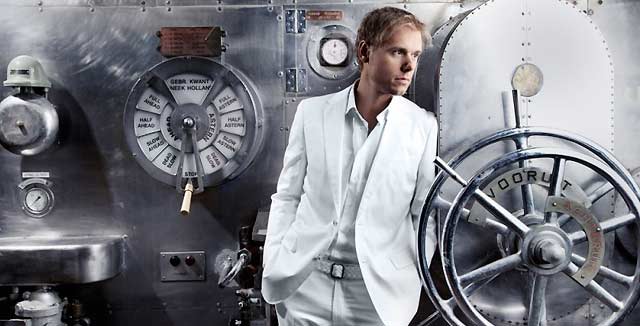 Armin van Buuren tuo spektaakkelinsa Kyläsaareen.