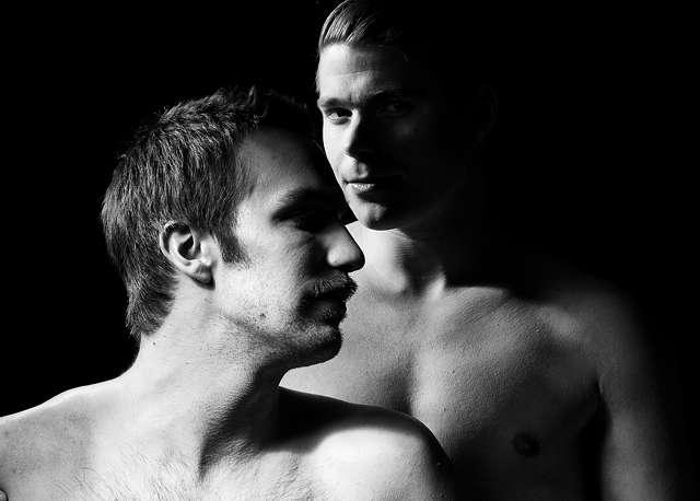 Elokuvan pääosissa nähdään Olli Rahkonen (vas.) ja Martti Manninen.