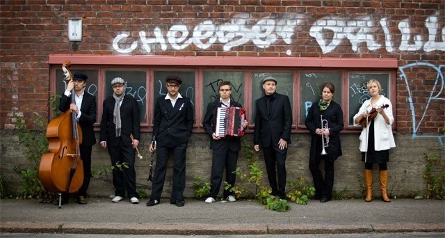 Vallilan Tango soittaa musiikkia, joka saa laittamaan posken vasten poskea.