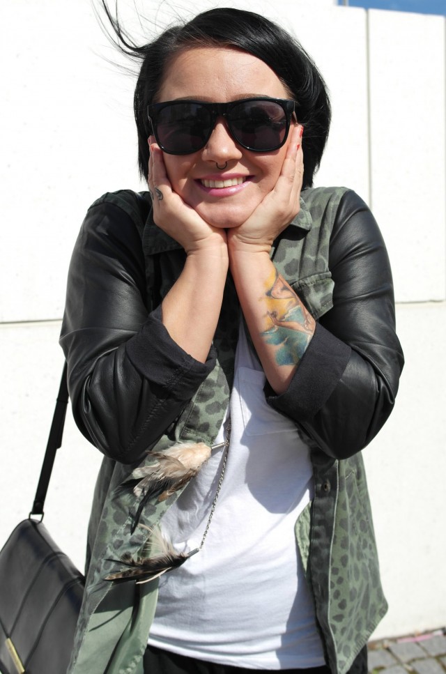 Ja yksi hyvin iloinen tyttö!