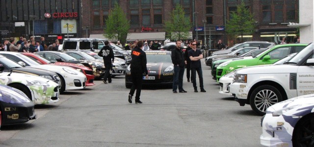 Suht harvinainen näky Helsinkiläisellä parkkipaikalla.