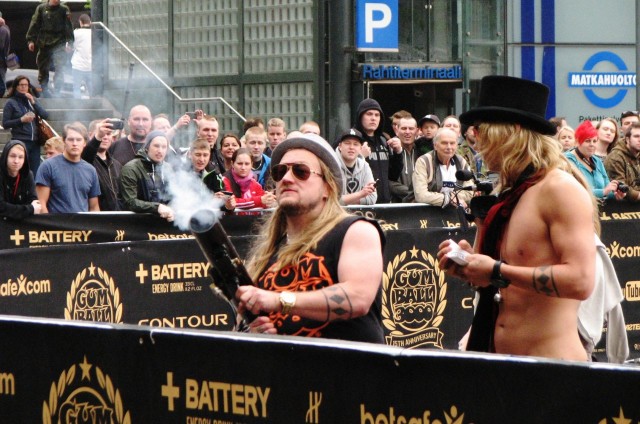 Kun Duudsonit alkoivat ammuskella yleisöön, oli hyvä hetki poistua paikalta.