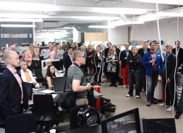 Pysäyttämätön yrittäjyys -kirjan julkkarit Cityn toimistolla keräsivät paljon yrittäjyyden ystäviä paikalle