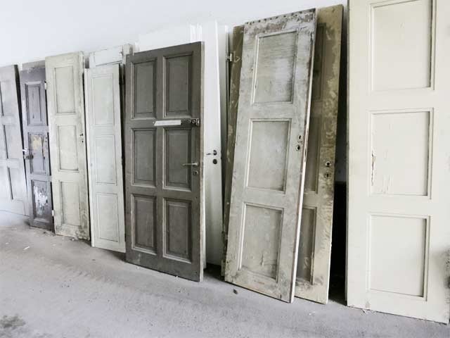 Ovet ovat ilmeisesti kuumaa kamaa, sillä kuvan ottaja sai niihin liittyen yli 50 puhelinsoittoa, viestiä ja meiliä.