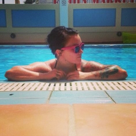 Tottakai suurin osa päivästä kuluikin altaalla loikollessa. Ihanan täydellistä.