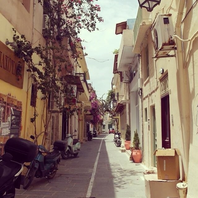 Sydämmeni vei nämä kauniit ja romanttiset kujat mitä pitkin olisin voinut kävellä tuntikausia.