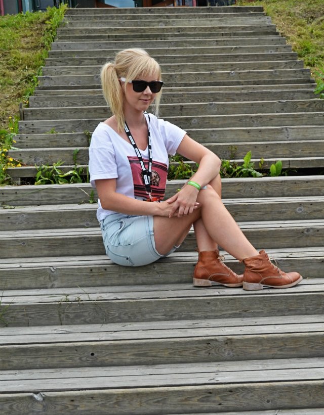 Paita, shortsit / Makia, kengät / Ten Points