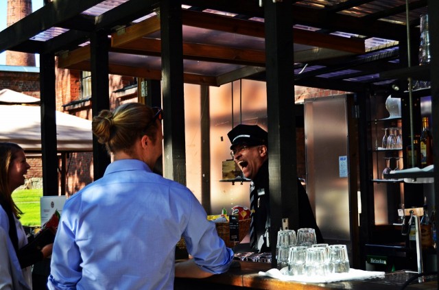 Palvelua saat itse vanginvartijalta