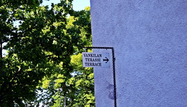 Muurien sisäpuolelta löytyy terassi!