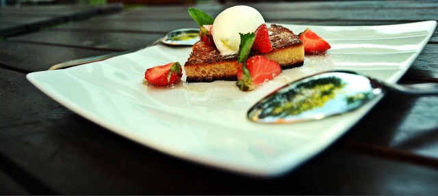 Köyhät ritarit, mansikoita ja vaniljajäätelöä