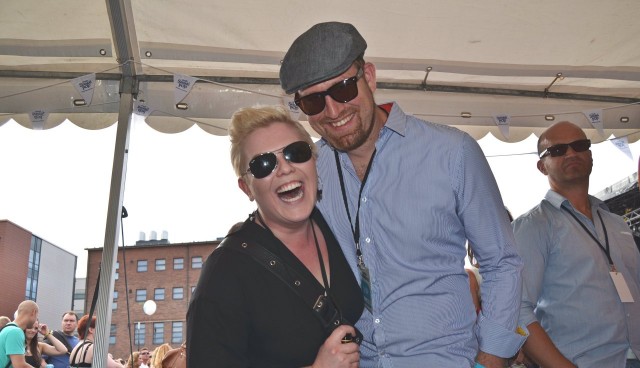 Helsinkiläiset Heidi ja Kimmo nauttivat VIP-tunnelmasta.