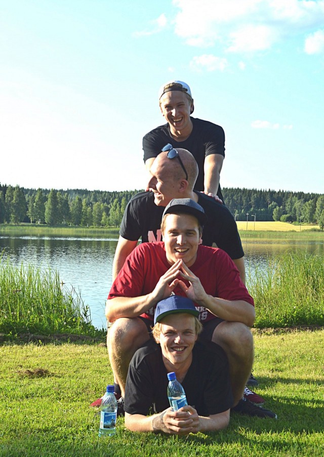 Gasellikasa ylhäältä alaspäin, Thube Hefner, Musajusa, Hätä-Miikka ja Päkä.