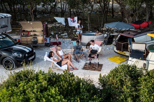 Karavaanarit kokoontuvat.