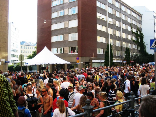 Mercedes Bentso keräsi ison yleisön. Ja Calvin Kleinin bokserit.