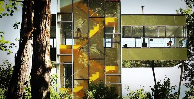 Makuutiloja löytyy kolmesta kerroksesta portaiden vierestä.